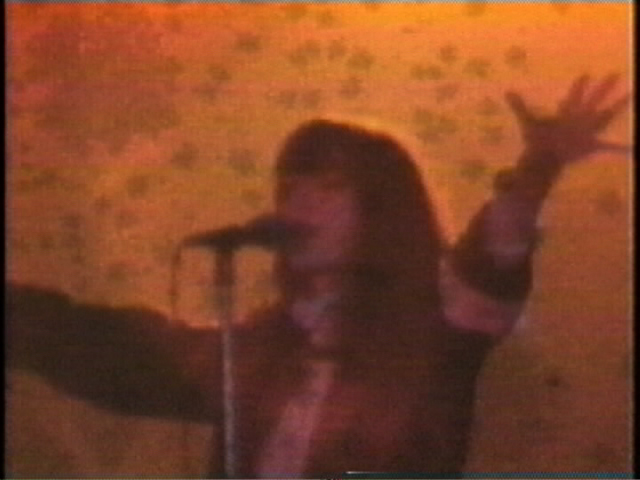 Nikki Forrest, My Heart the Rock Star, 2001. Image tirée de la vidéo, avec l'aimable concours de l'artiste et de Vtape/Video still courtesy of the artist and Vtape.